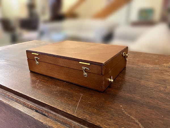 Utrecht Thumb Box